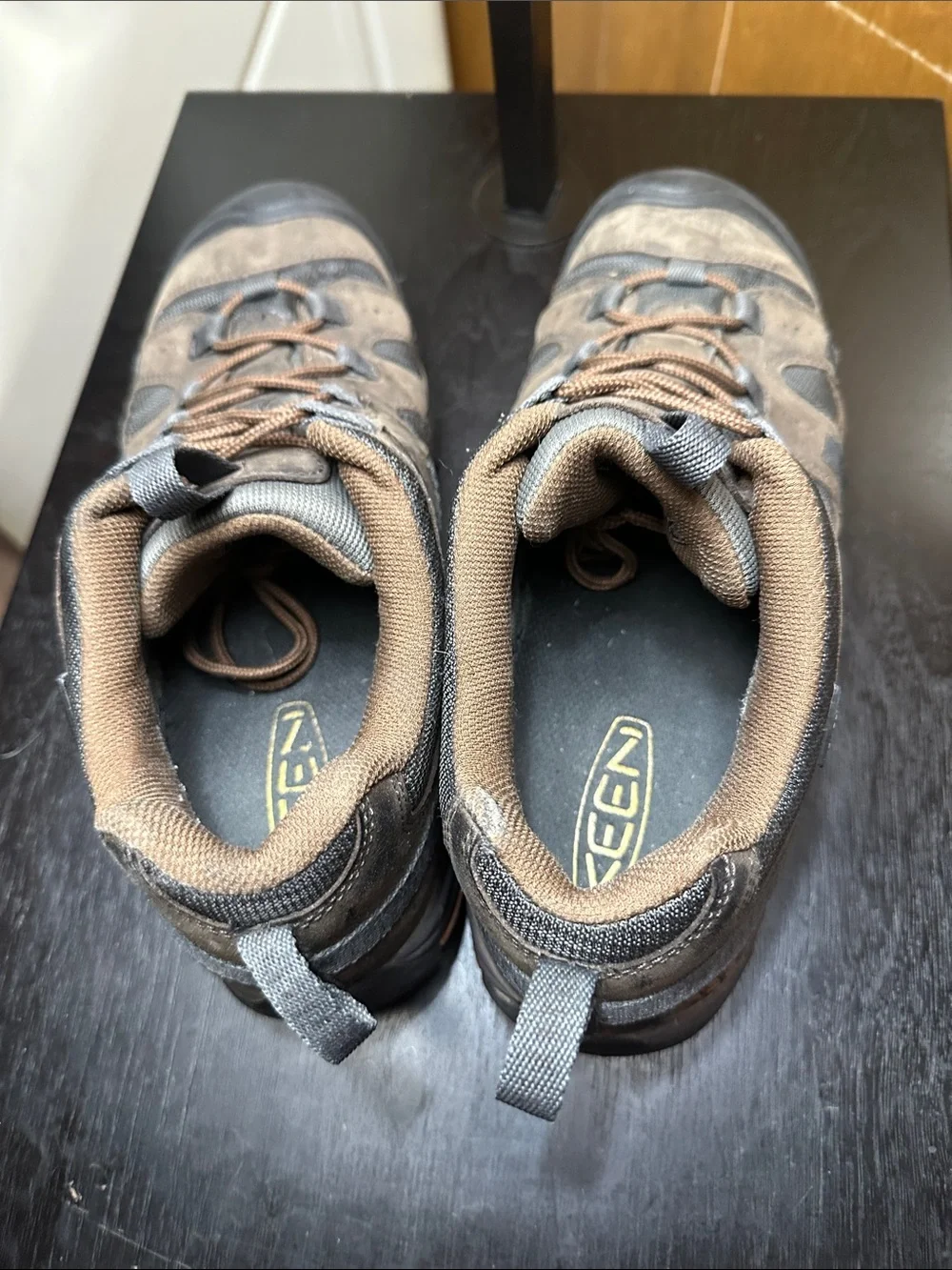 Keen Siskiyou Mid Top Outdoor Hiking Shoes. Men’s 10